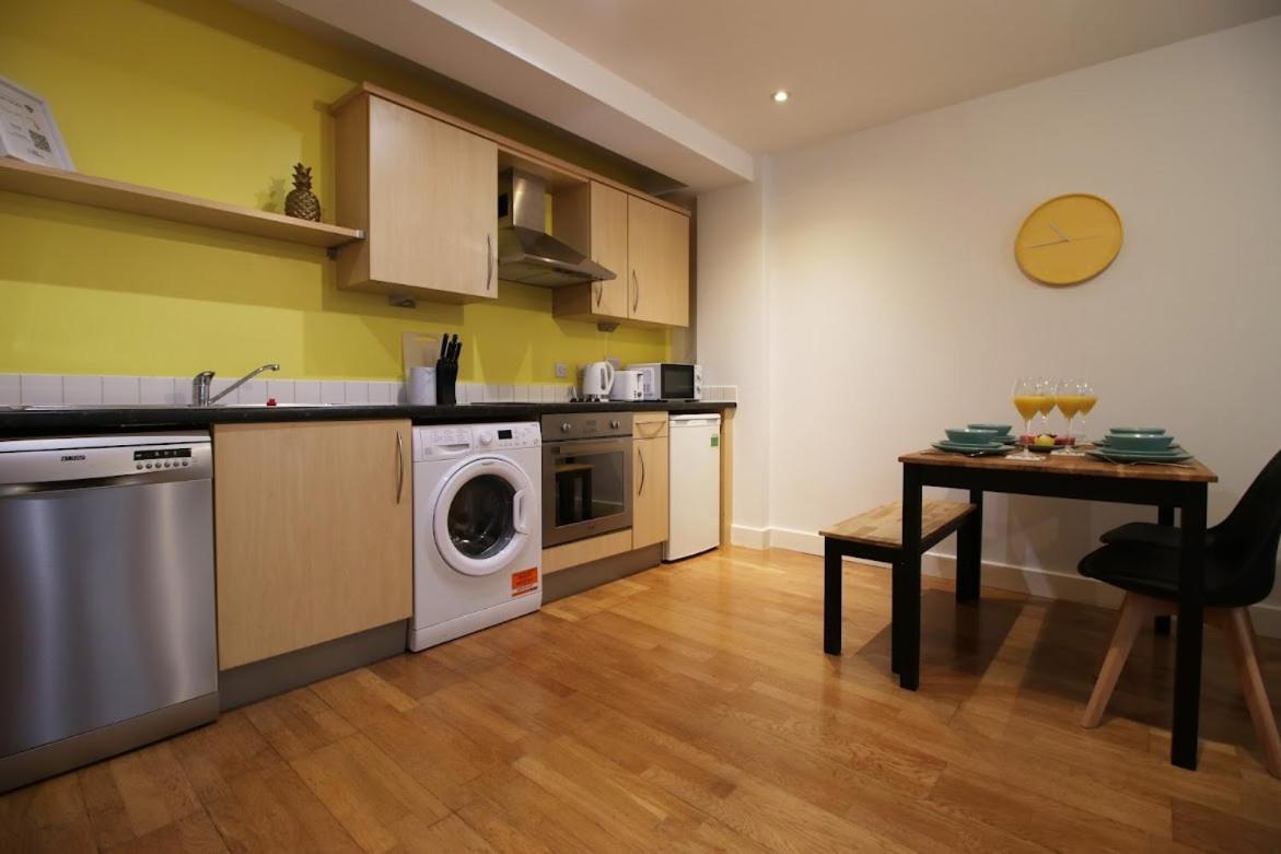 Bright 1Bedroom Apartment, Central Location With Balcony Бристоль Екстер'єр фото
