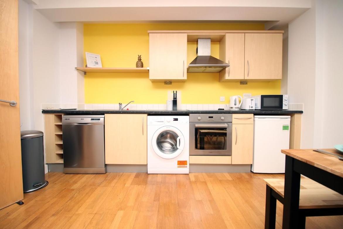 Bright 1Bedroom Apartment, Central Location With Balcony Бристоль Екстер'єр фото